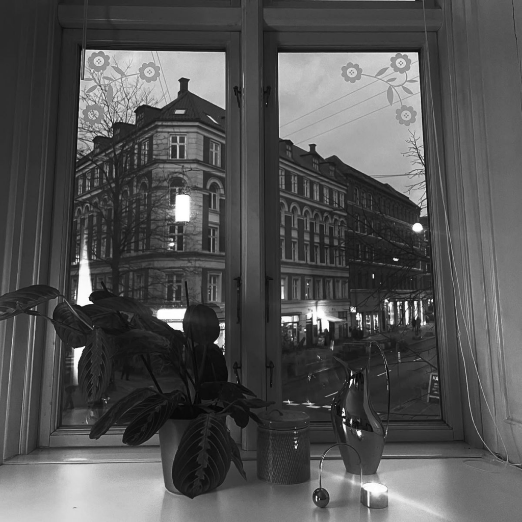 Nyt, større og lysere terapilokale.
/
New, bigger, and brighter therapy room.