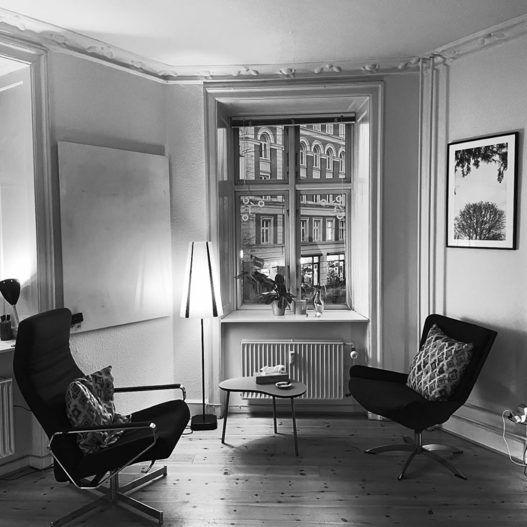 Nyt, større og lysere terapilokale.
/
New, bigger, and brighter therapy room.